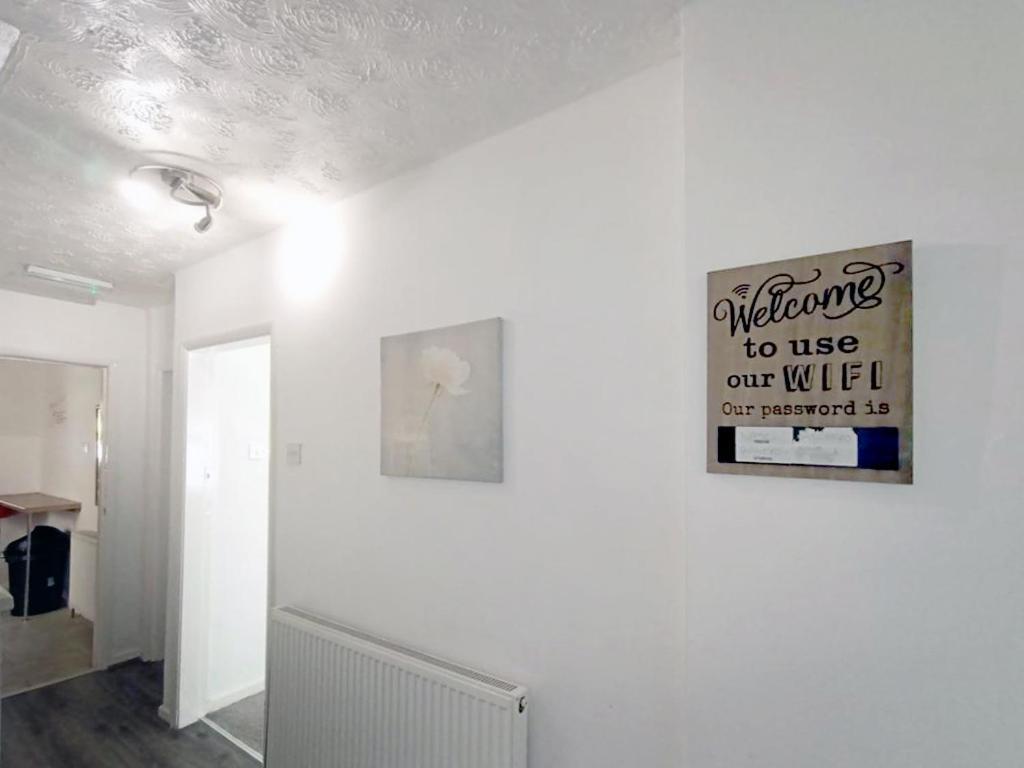 Cozy 4 Bedroom House In Smethwick With 4 Bathrooms Perfect For Contractors And Families Бірмінгем Екстер'єр фото