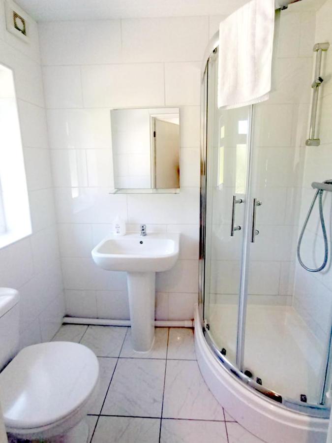 Cozy 4 Bedroom House In Smethwick With 4 Bathrooms Perfect For Contractors And Families Бірмінгем Екстер'єр фото