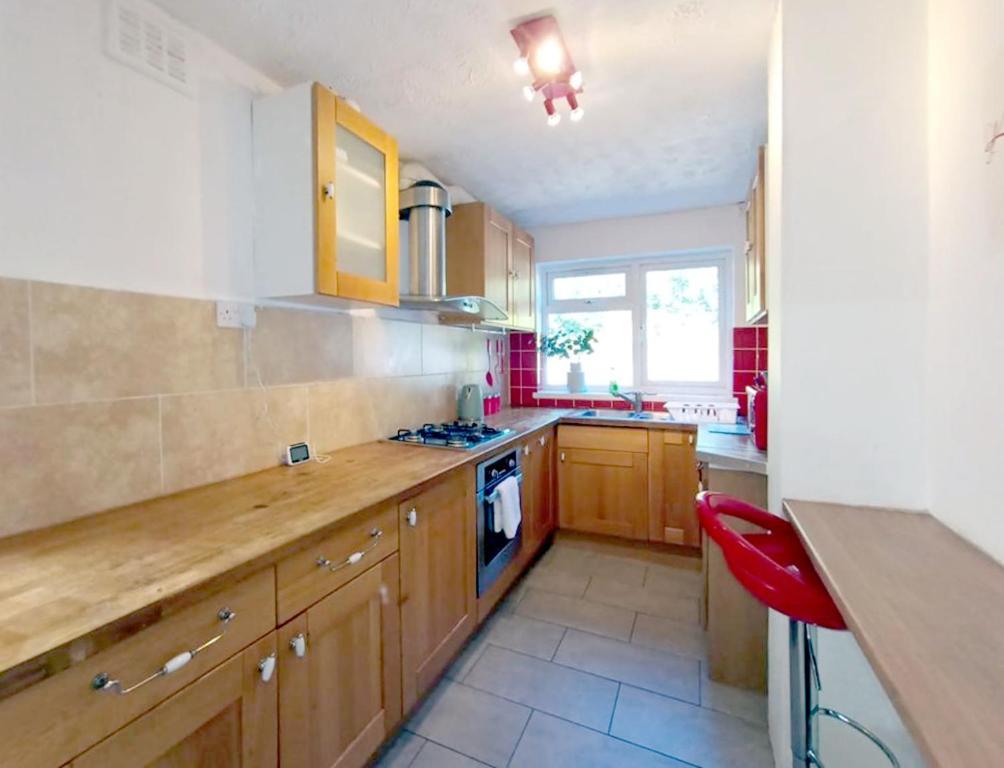 Cozy 4 Bedroom House In Smethwick With 4 Bathrooms Perfect For Contractors And Families Бірмінгем Екстер'єр фото